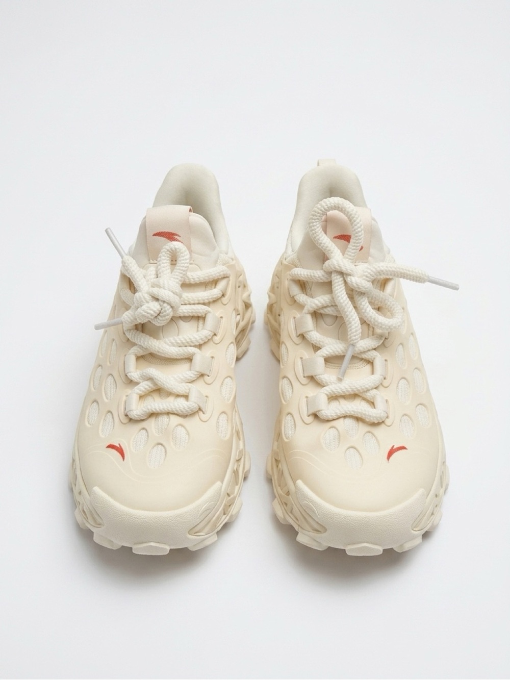 Anta Women’s  Cream Athletic Sneakers with Breathable Perforated Upper size 7